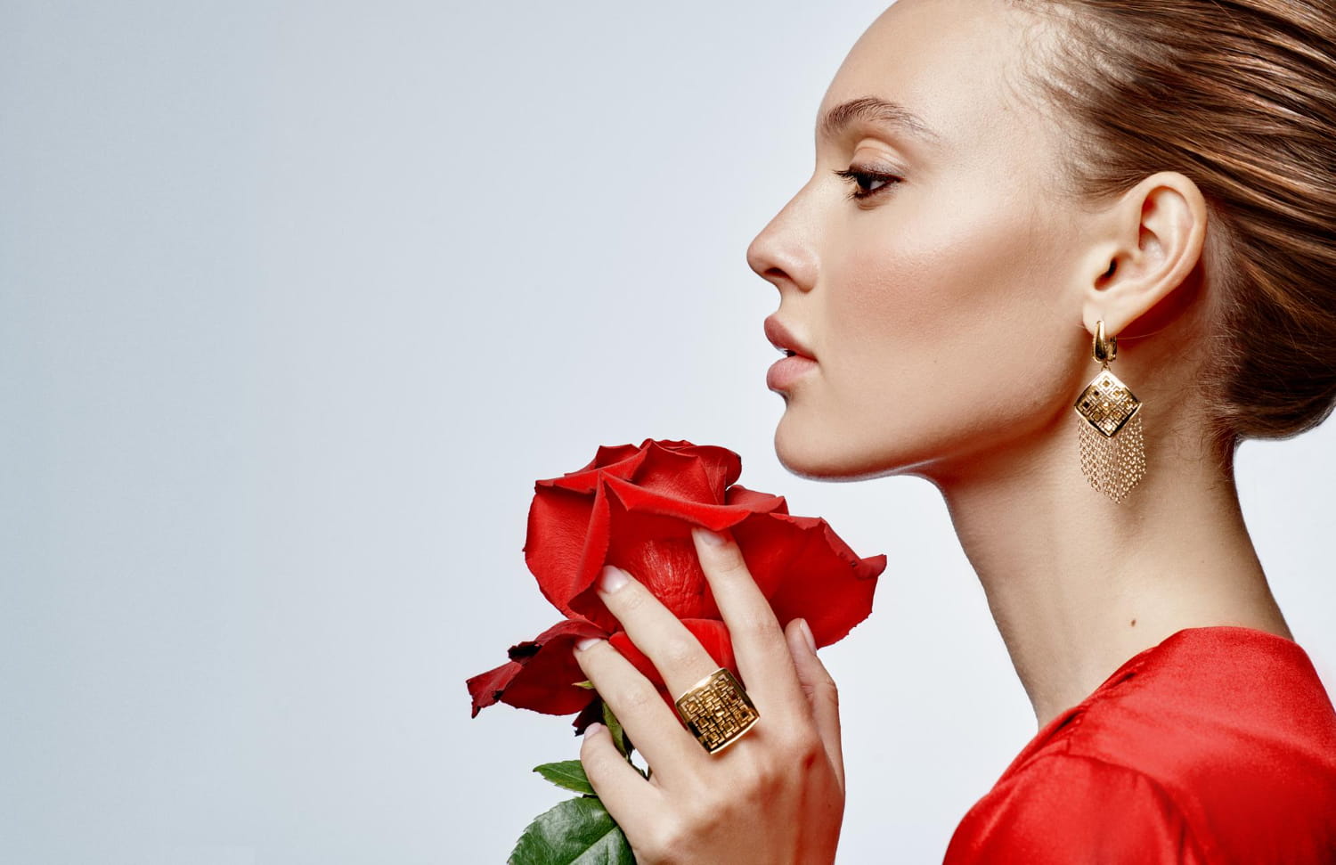 Jaka biżuteria na Dzień Kobiet? Top 10 pomysłów na prezent od serca