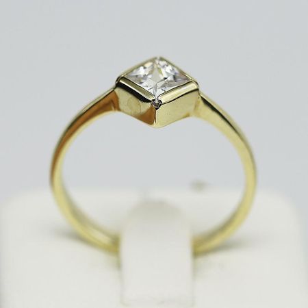 Pierścionek Złoty Z Cyrkonią 2.47g