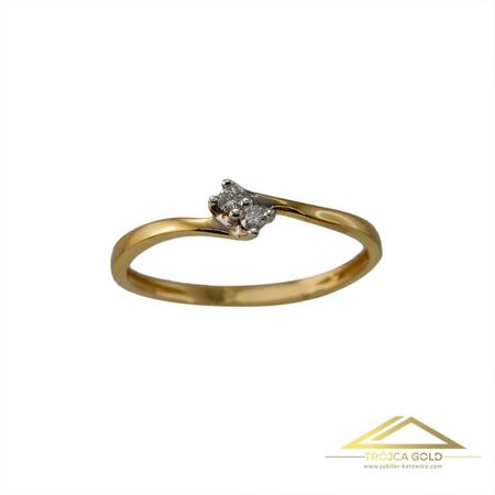 Złoty pierścionek z 2 brylantami o łącznej masie 0,02 ct oraz wadze 1,11g